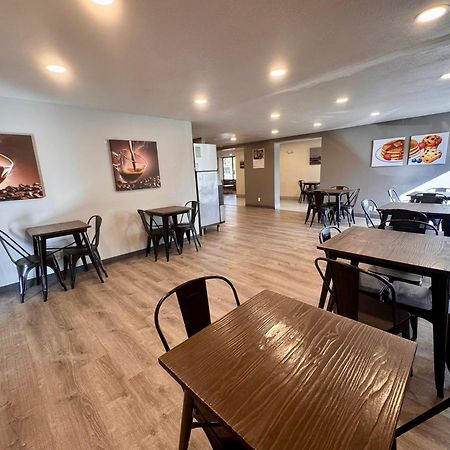 Super 8 By Wyndham Great Falls City Center エクステリア 写真