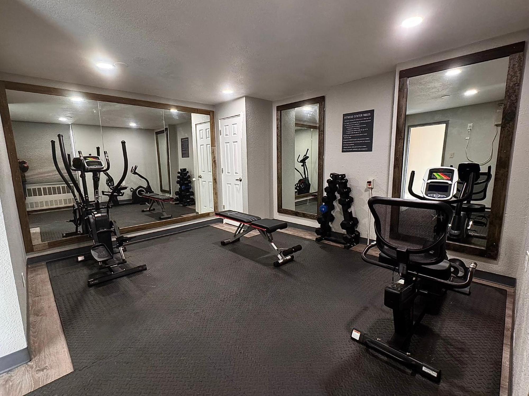 Super 8 By Wyndham Great Falls City Center エクステリア 写真