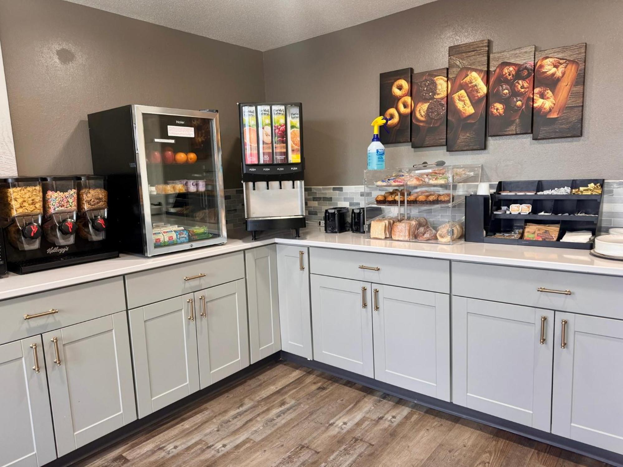 Super 8 By Wyndham Great Falls City Center エクステリア 写真