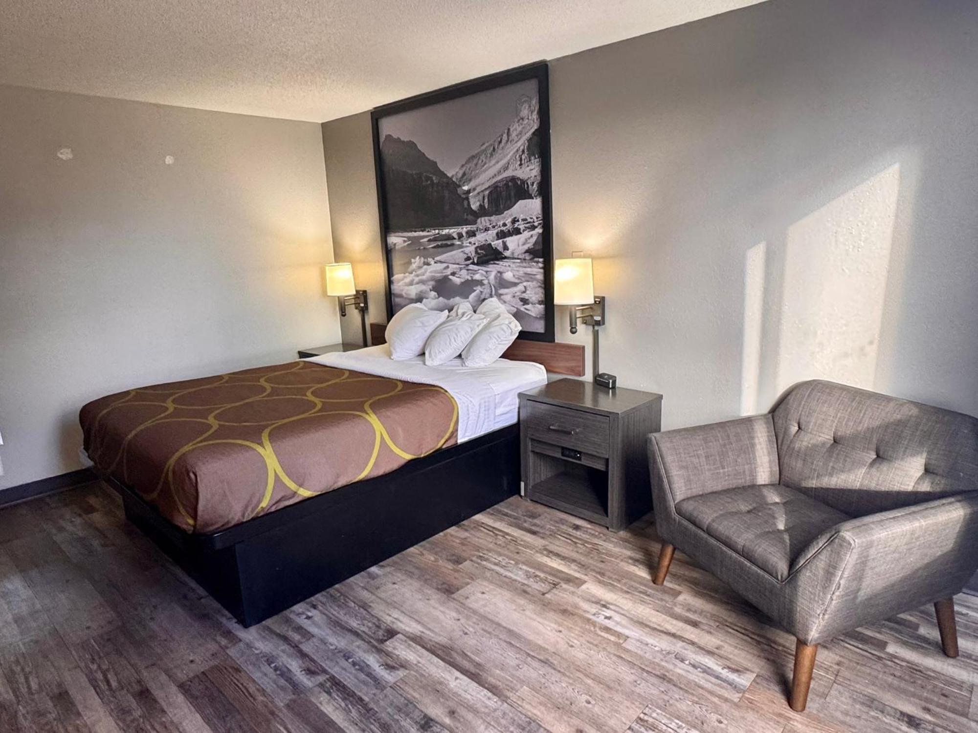 Super 8 By Wyndham Great Falls City Center エクステリア 写真